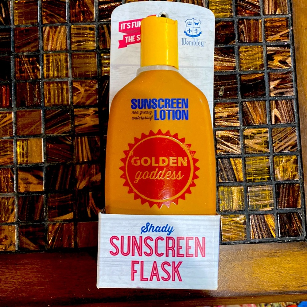Gag gift! Sunscreen bottle flask